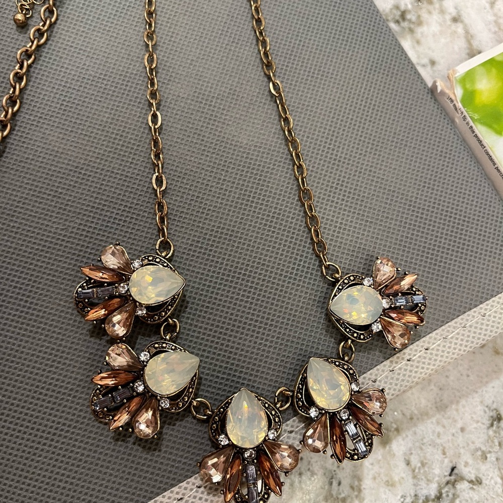 Elegant Gold and Cream Statement Necklace